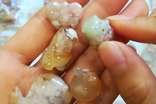 Will Sakura Agate become more transparent the more you wear it?