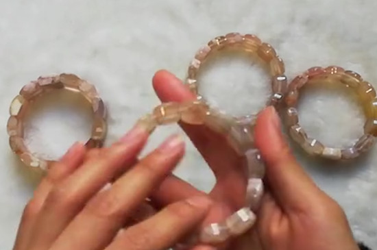 Will Sakura Agate become more transparent the more you wear it?