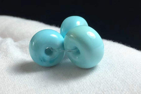 Can the white spots on turquoise be removed?